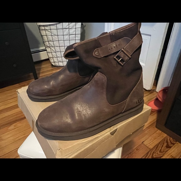 UGGs Men Unisex RARE Chocolate Brown with Buckets, Size: 12
